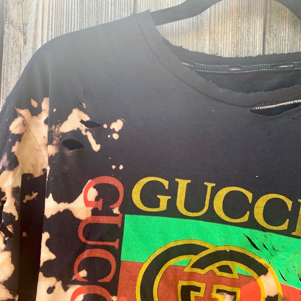 “Gucci” cropped tee